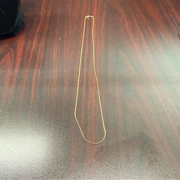 Avon Gold-Toned “Serpentine” Classic Chain Necklace NIB vintage 1989 - Picture 2 of 6